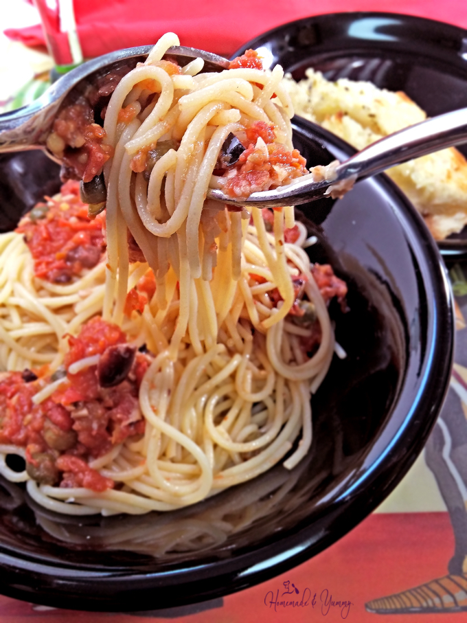 Spaghetti tossed in black olive and tomato sauce.
