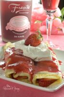 Sparkling Strawberry Crepes are perfect for a weekend brunch. Fresh berries soaked in sparkling wine turn ordinary into extraordinary. Mother’s Day treat! |homemadeandyummy.com
