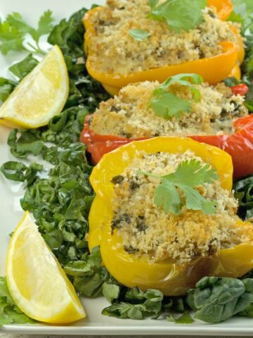 Quinoa Stuffed Bell Peppers are packed with protein and the flavours of crab, spinach and goat cheese. Perfect, tasty one dish dinner. Great meatless alternative. | homemadeandyummy.com