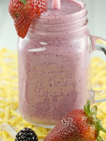 Triple Berry Coconut Smoothie is pretty and tasty. Flavoured with 3 types of fresh berries, raw coconut slices and yogurt, this healthy smoothie is perfect for breakfast or lunch. | homemadandyummy.com