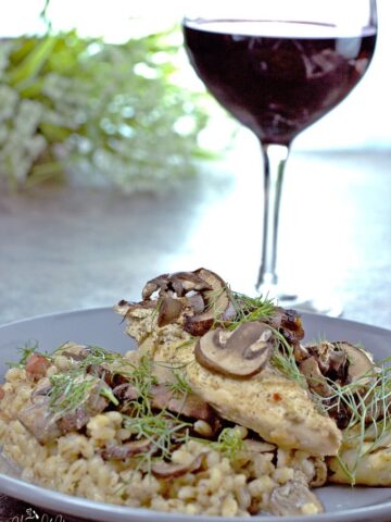Chicken Mushroom Barley Bake is hearty enough for a great one dish dinner. Succulent chicken smothered in a yogurt sauce, topped with mushrooms, all on a bed of bacon flavoured barley. | homemadeandyummy.com