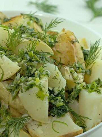 Potatoes with Green Onion & Dill have been a summer favourite for years. Fresh from the garden potatoes smothered in a green onion, dill & butter sauce. | homemadeandyummy.com