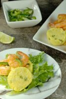 Southwest Shrimp and Grits Salad is a little twist on a classic dish. Grilled cajun shrimp and discs of jalapeño grits on a bed of greens with a touch of smoky flavour. | homemadeandyummy.com