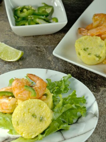 Southwest Shrimp and Grits Salad is a little twist on a classic dish. Grilled cajun shrimp and discs of jalapeño grits on a bed of greens with a touch of smoky flavour. | homemadeandyummy.com
