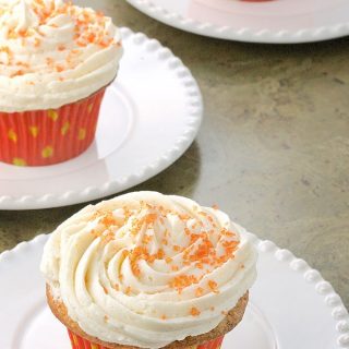 Spicy Chai Cupcakes with Sweet Cinnamon Buttercream will delight your taste buds. Spicy, sweet and oh so addictive. Perfect for dessert. | homemadeandyummy.com