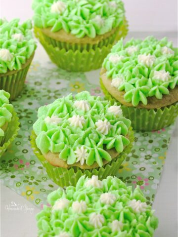 Need to make dessert, but don’t have a lot of time? This Easy Vanilla Green Tea Cupcakes From A Box recipe is here to help. | homemadeandyummy.com