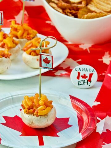 Canadian Inspired Mushroom Bites Celebrating #Canada150 combines 2 famous foods into a great mushroom stuffing. Proudly Canadian Eh! | homemadeandyummy.com