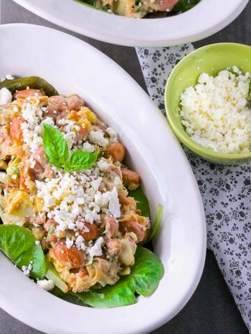 This Healthy Mediterranean Tuna Avocado Salad is packed with flavours, and hearty enough to be a meal. Dinner is ready in 15 minutes or less. | homemadeandyummy.com