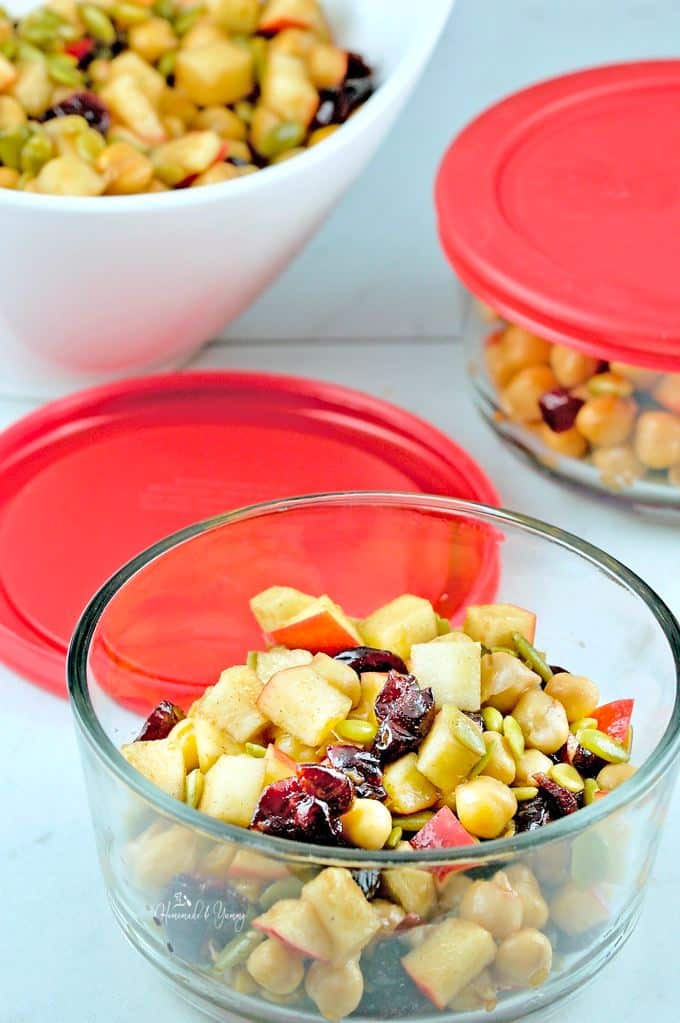 Salad with apples and chickpeas perfect for lunch.