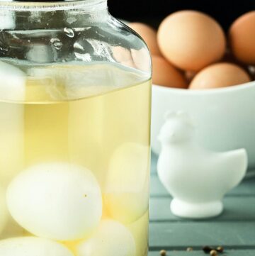 Easy Classic Pickled Egg Recipe Feature Image