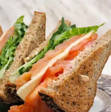 Smoked salmon on a sandwich for lunch or dinner.