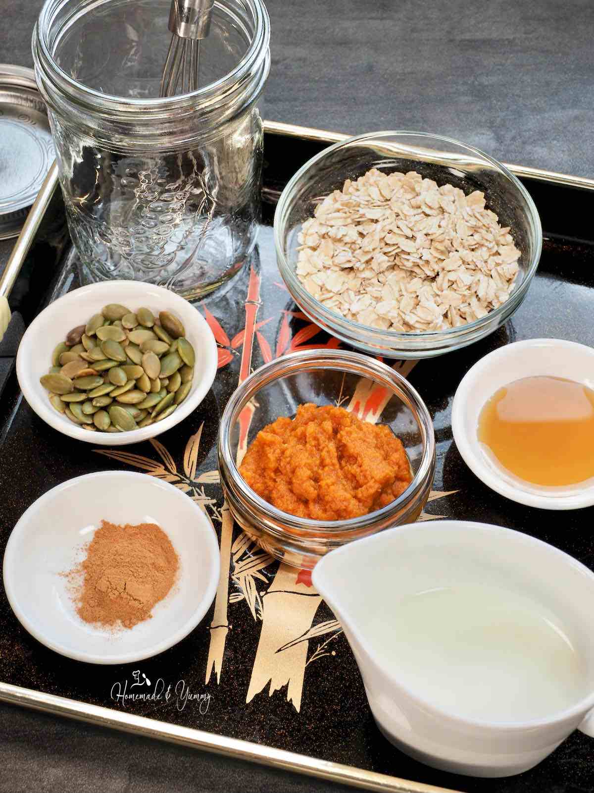 Ingredients to make pumpkin flavoured overnight oatmeal.