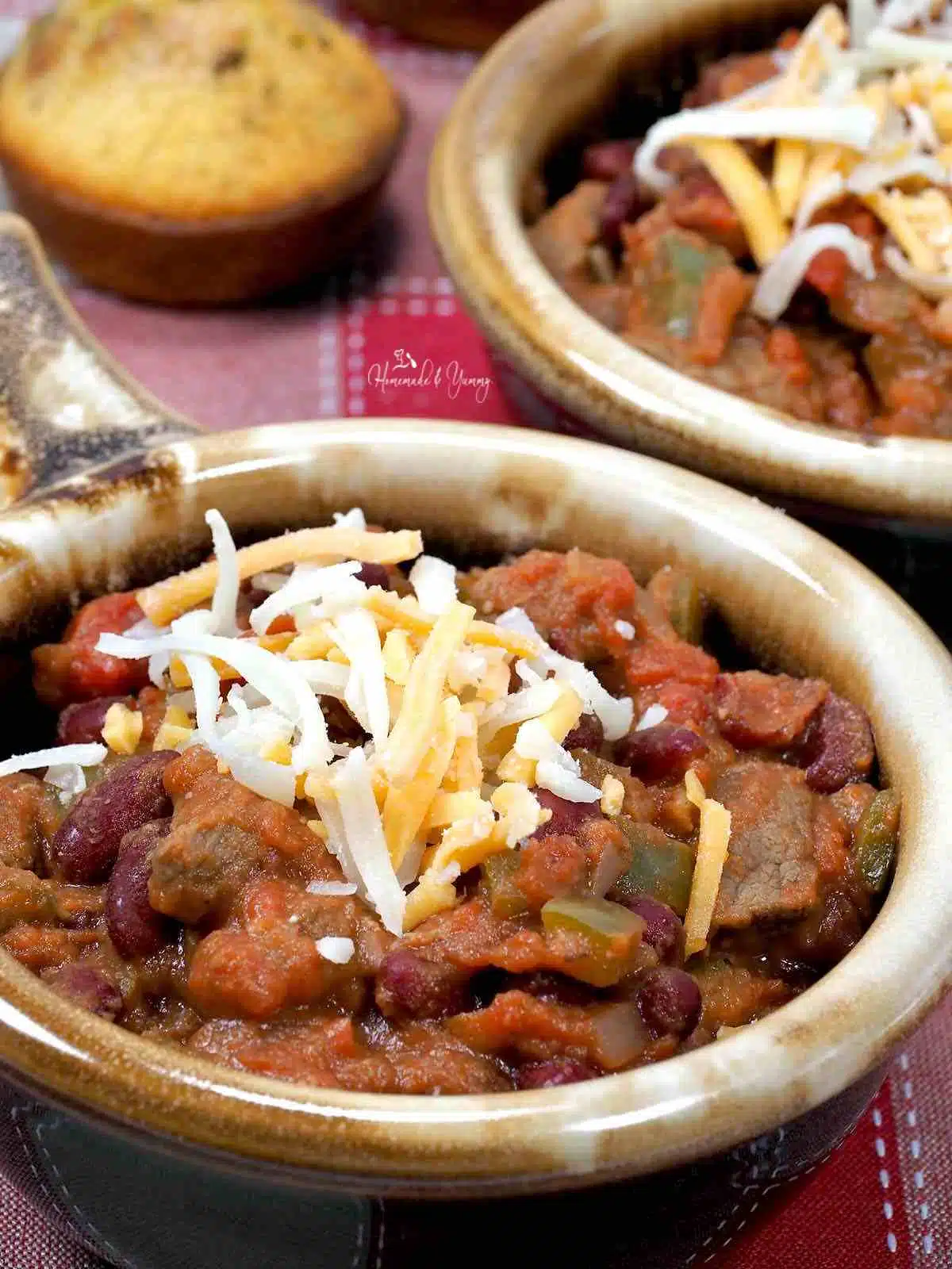 Game day chili recipe with steak, peppers and beans.