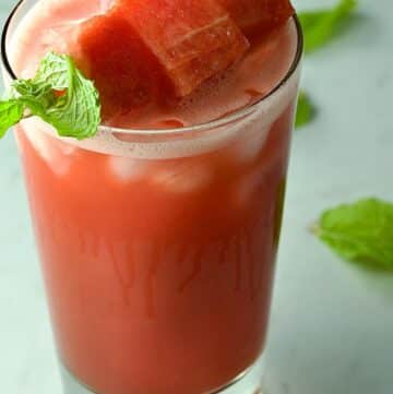 Simple watermelon juice combined with mint tea.