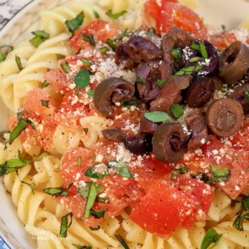 Cold pasta sauce made with fresh tomatoes.