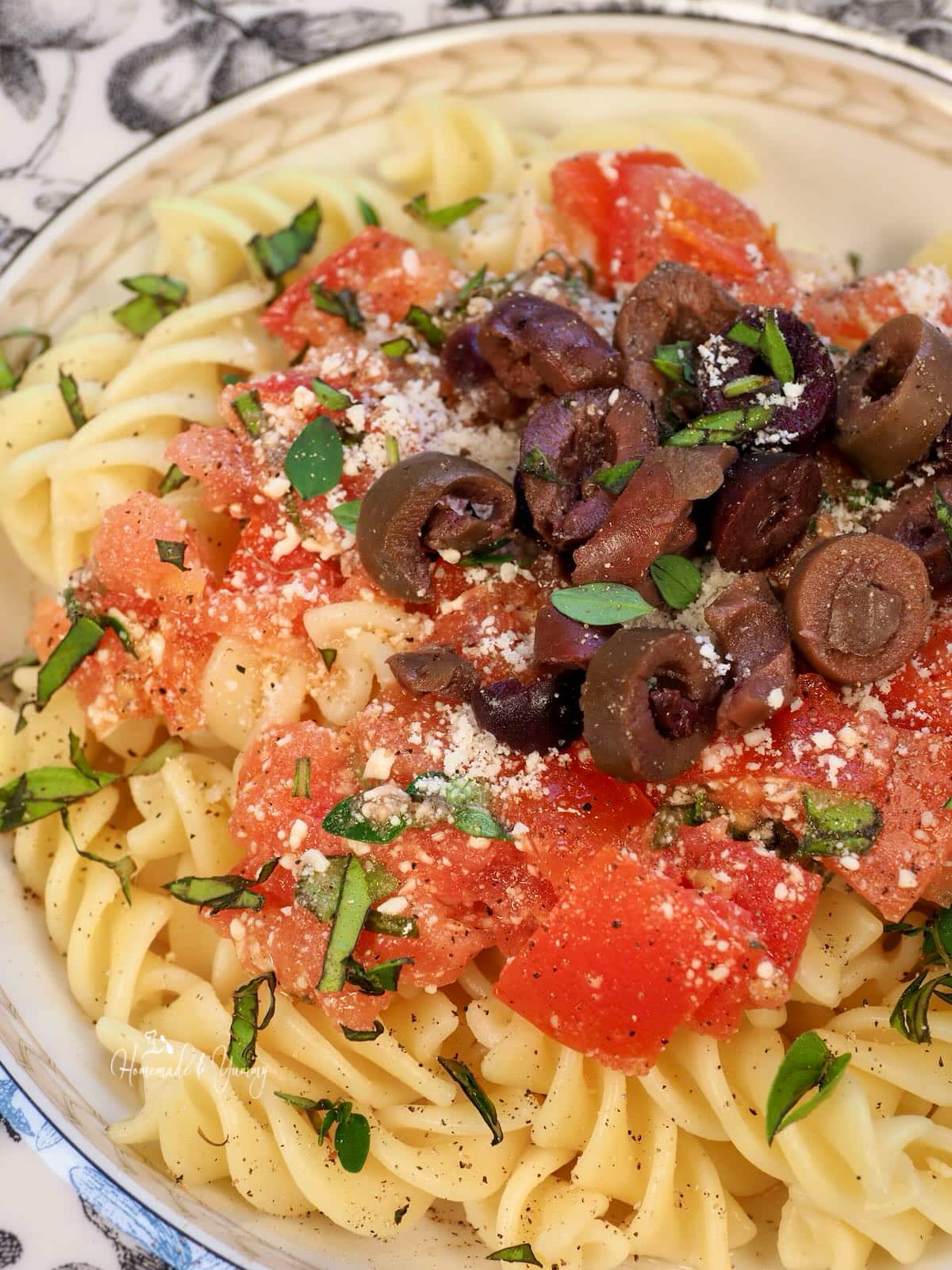 Cold pasta sauce made with fresh tomatoes.